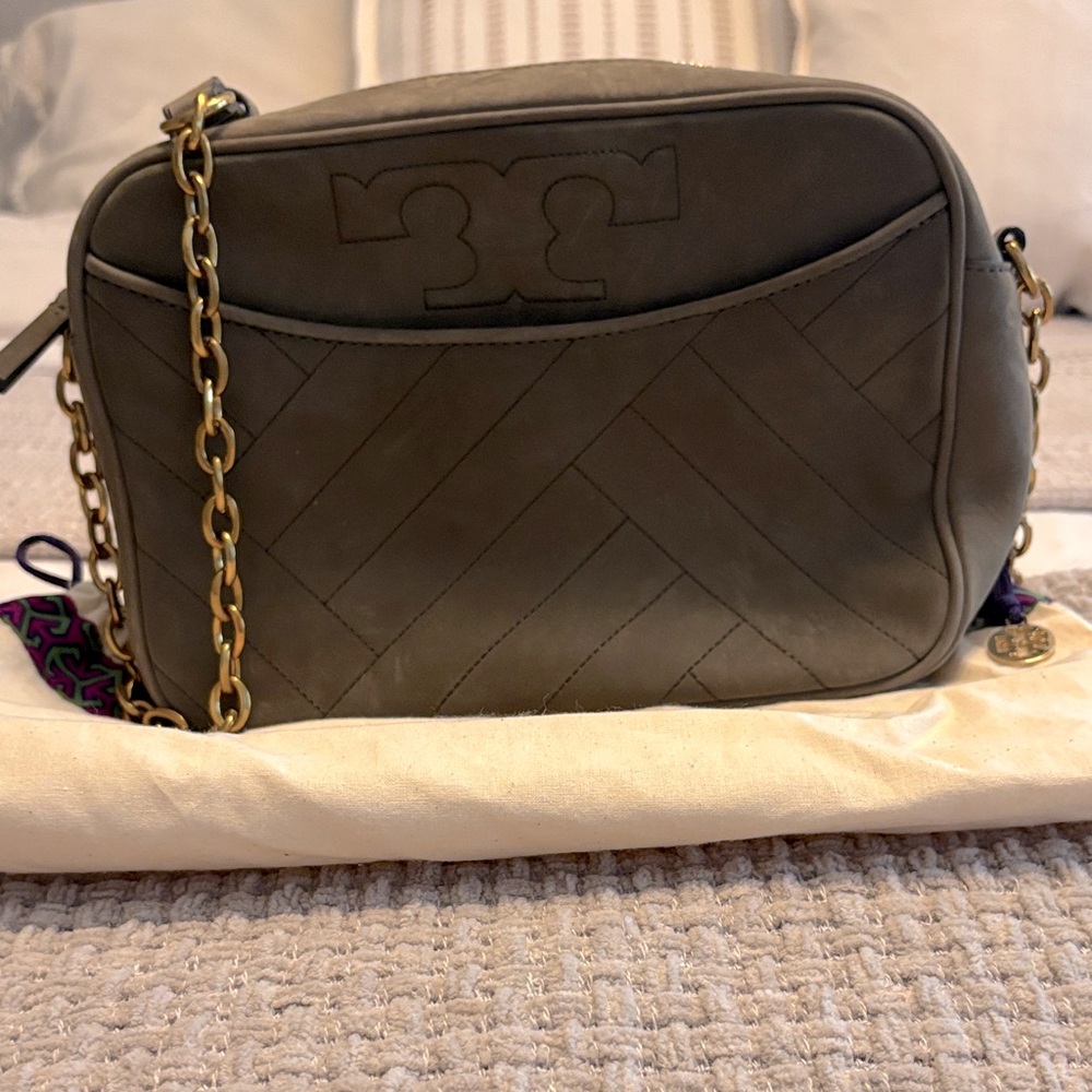 Tory Burch Khaki shoulder Bag with Gold Chain